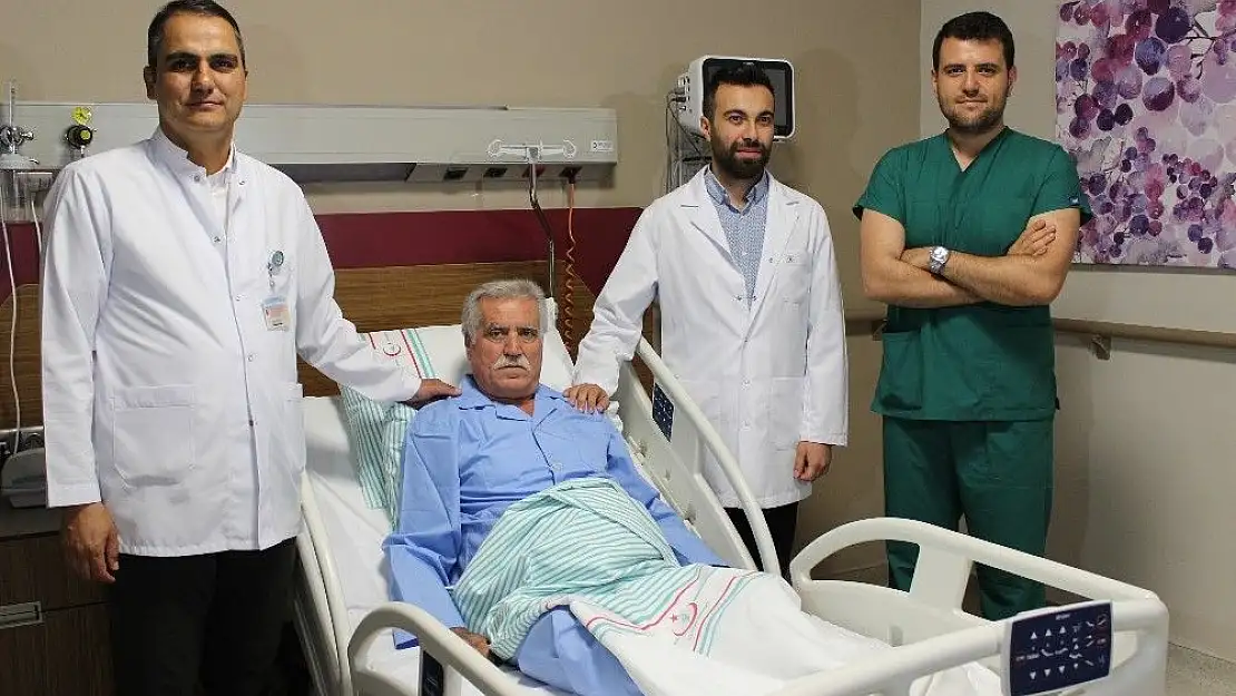 'Yaşlı adamın kalp kapağı, yeni yöntemle değiştirildi'