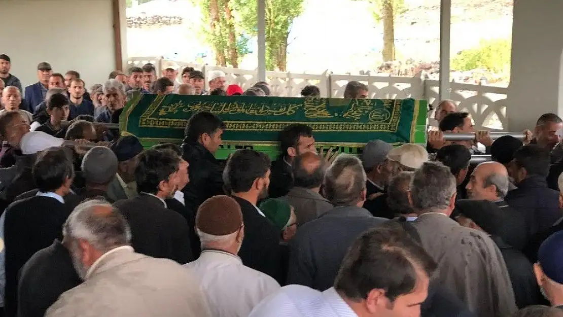 'Cenaze camide mahsur kaldı'