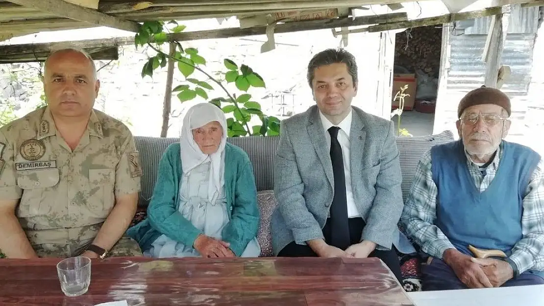 'Emekli maaşından arttırdığı 5 bin lirayı Mehmetçiğe bağışladı'