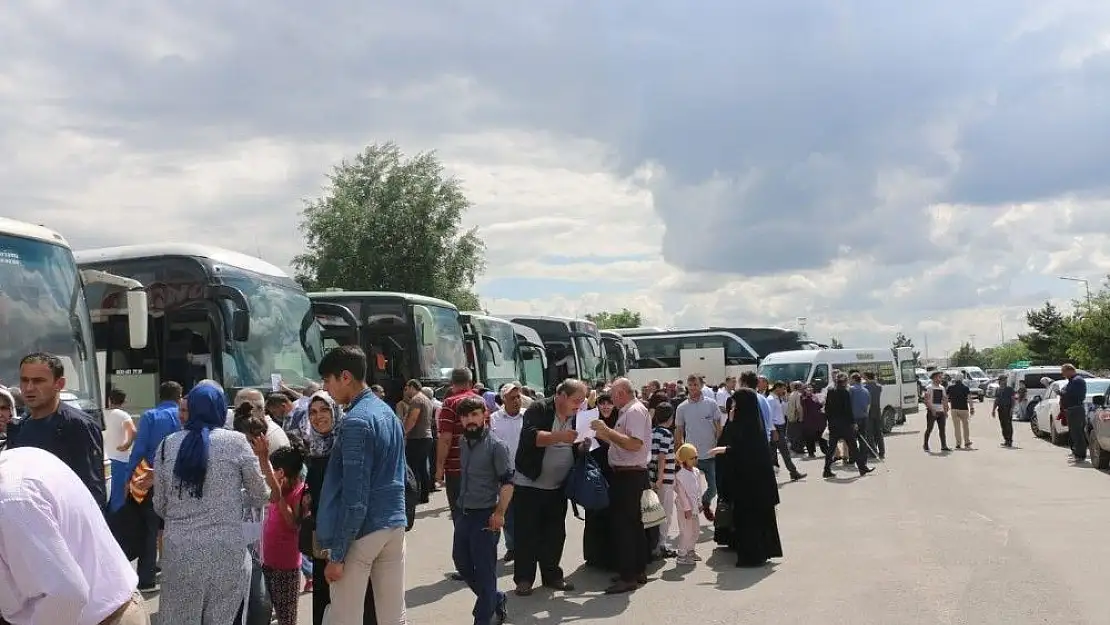 '6 bin Sivaslı oy kullanmak için İstanbul´a gitti'