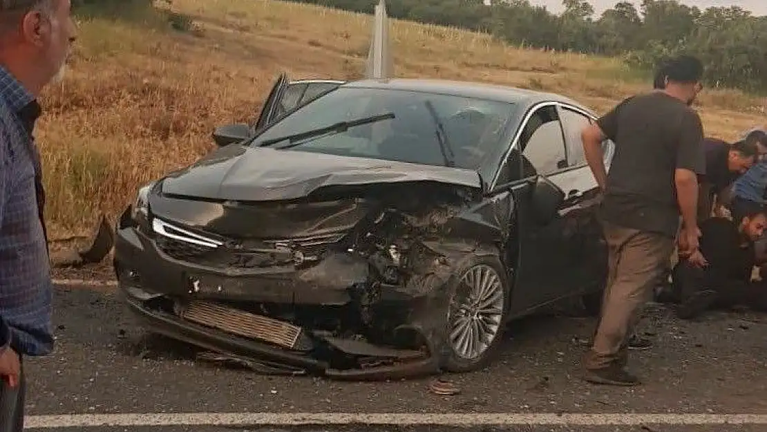 'Elazığ´da otomobiller çarpıştı: 1 ölü, 9 yaralı'