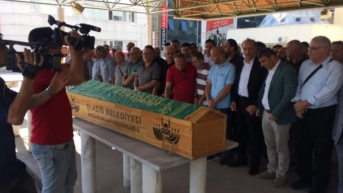'Gazeteci Aydın Meral, son yolculuğuna uğurlandı'