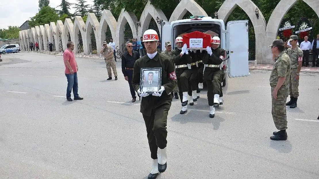 'Vefat eden uzman çavuş, son yolculuğuna uğurlandı'