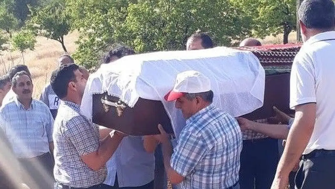 'Kazada hayatını kaybeden 3 kişi son yolculuğuna uğurlandı'