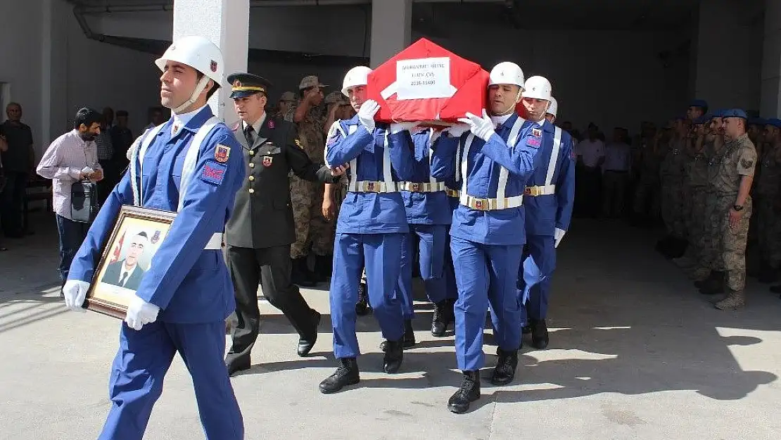 'Kazada ölen uzman çavuş ile arkadaşının cenazeleri memleketlerine uğurlandı'