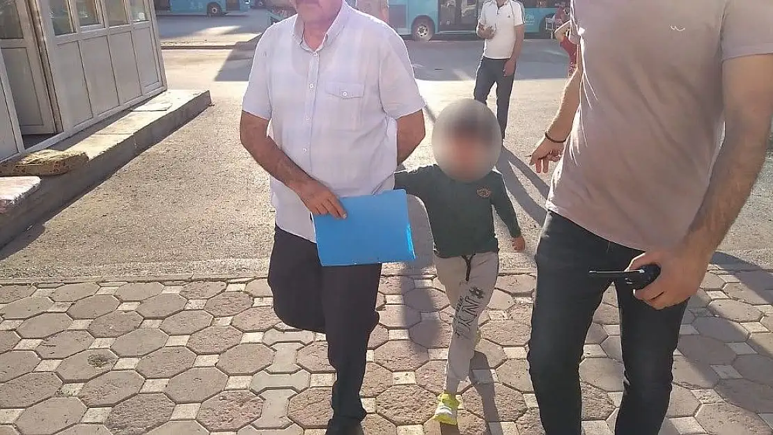 'Minik kaçak yolcu, son durakta fark edildi'