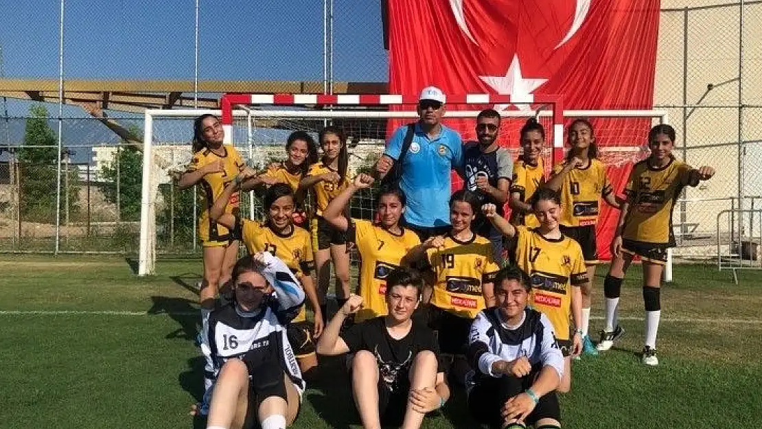 'Elazığlı hentbolcular 2´de 2 yaptı'