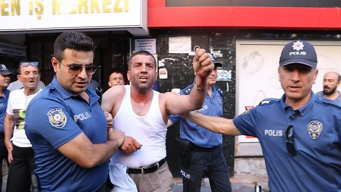 'Ev sahibi anahtarı alınca jiletle intihara kalkıştı'