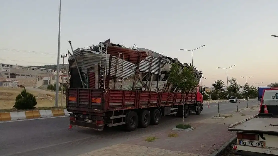 'Hurda yüklü kamyon tehlikeye neden oldu'