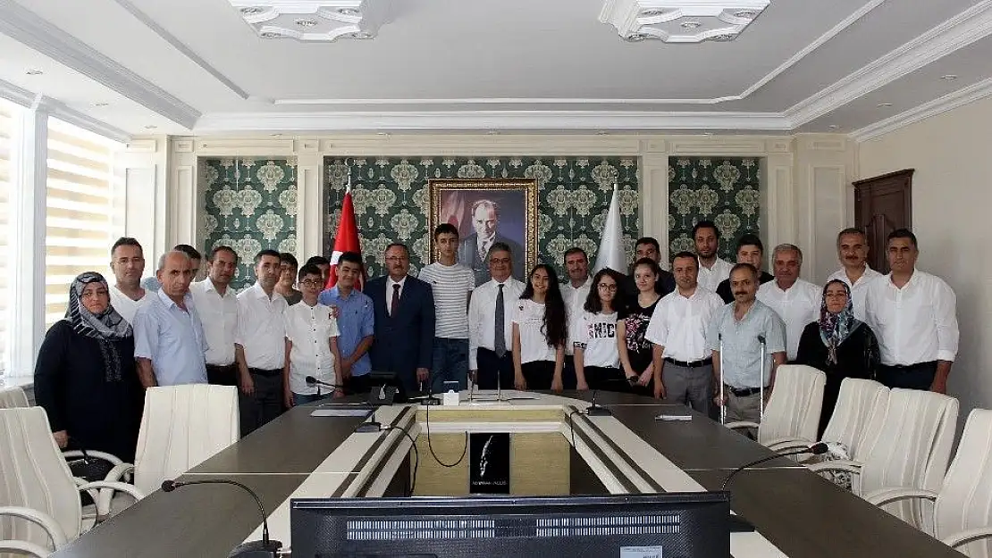 'LGS birincileri altınla ödüllendirildi'