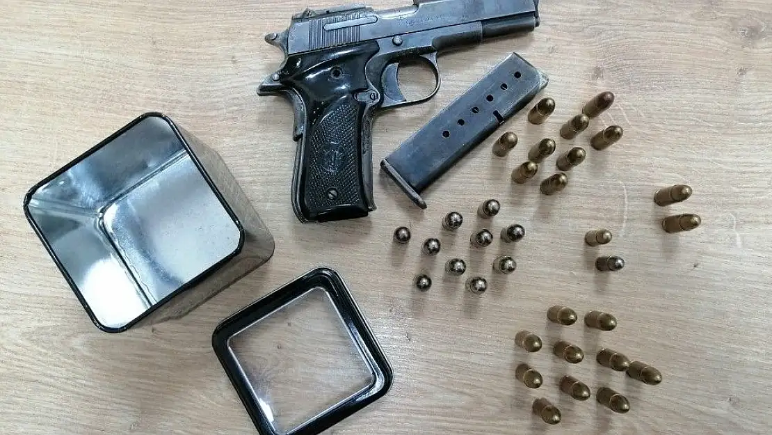 'Şüpheli otomobilde tabanca ve mermiler bulundu'