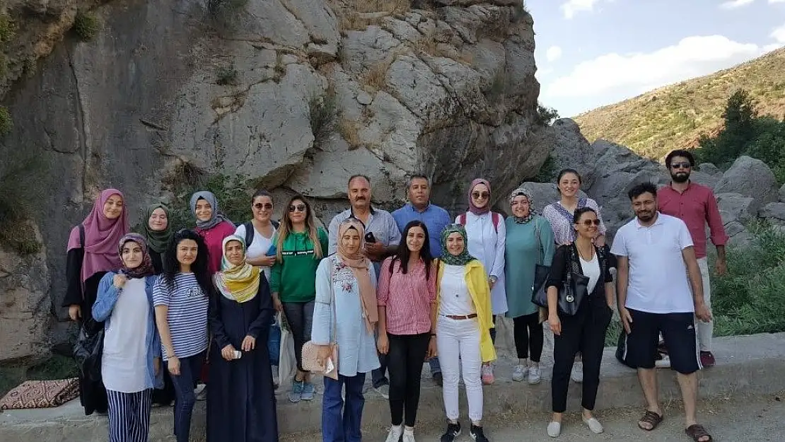 'Aday öğretmenler tarihi yerlerini gezdi'