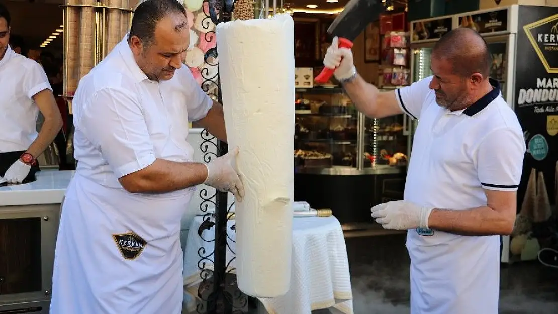 'Sıcaklarda dondurmayla serinliyorlar'