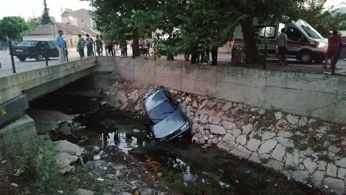 'Otomobil su kanalına uçtu'
