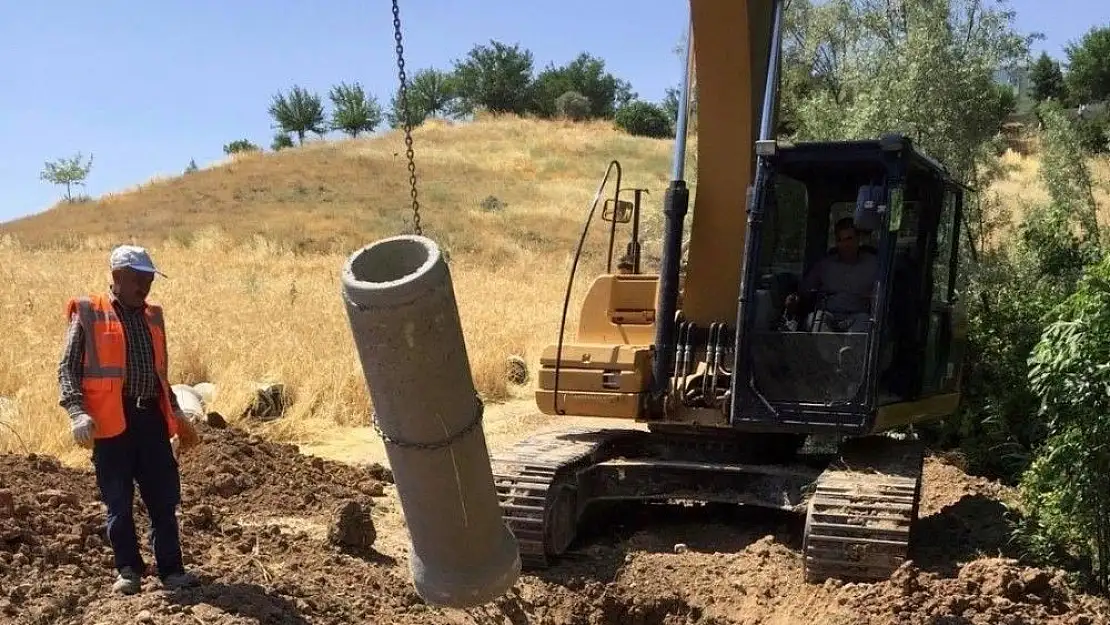 'Kanalizasyon hattı döşeme çalışması yapılıyor'