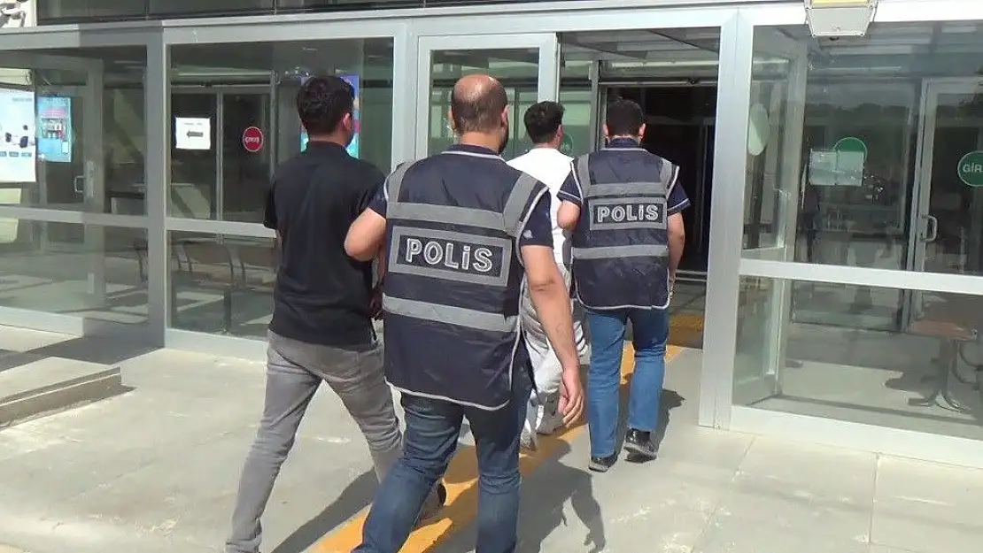 'Elazığ´da FETÖ operasyonu: 2 şüpheli adliyeye sevk edildi'