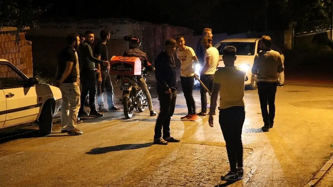 'Mahalleliler esrarengiz 2 kişi için ellerinde sopalarla nöbet tutuyor'