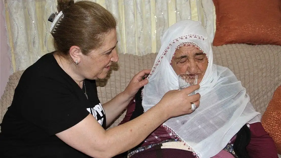 'Örnek gelin, aynı evde hem annesine, hem kayınvalidesine gözü gibi bakıyor'