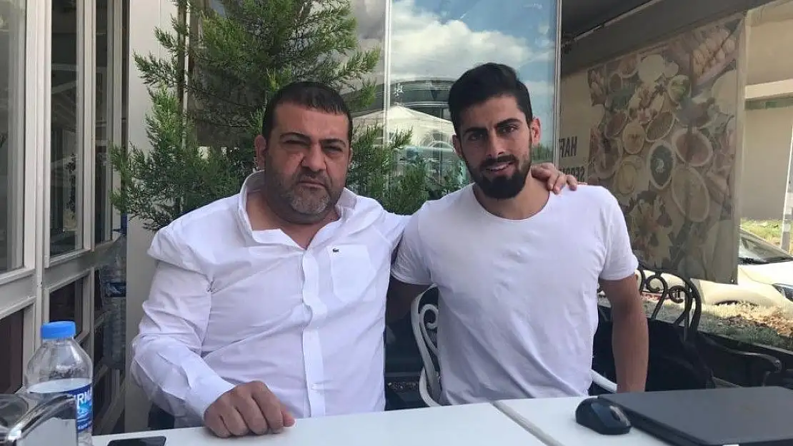 'Elazığspor´da  Ahmet Doğan´ın sözleşmesi  1 yıl uzattı'