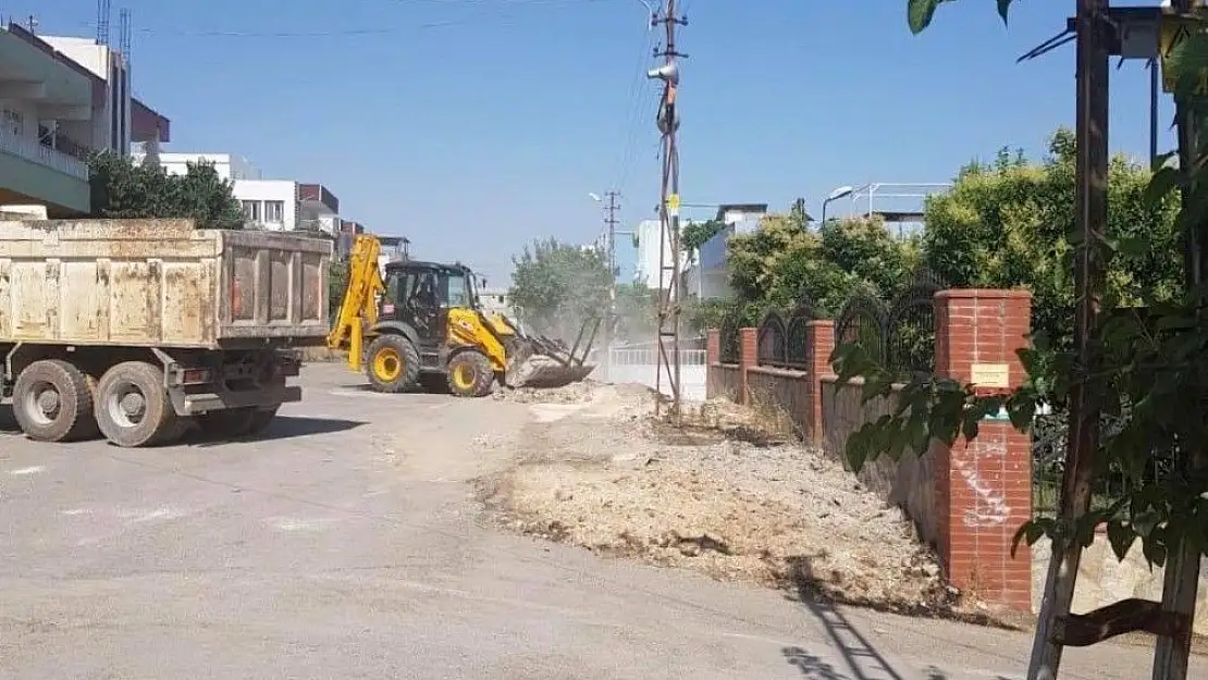 'Yıpranan kaldırım taşları yenileniyor'