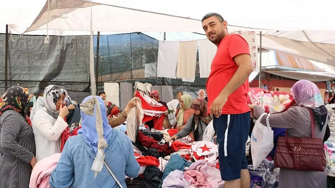 'Müşterilere serenatlı satış'
