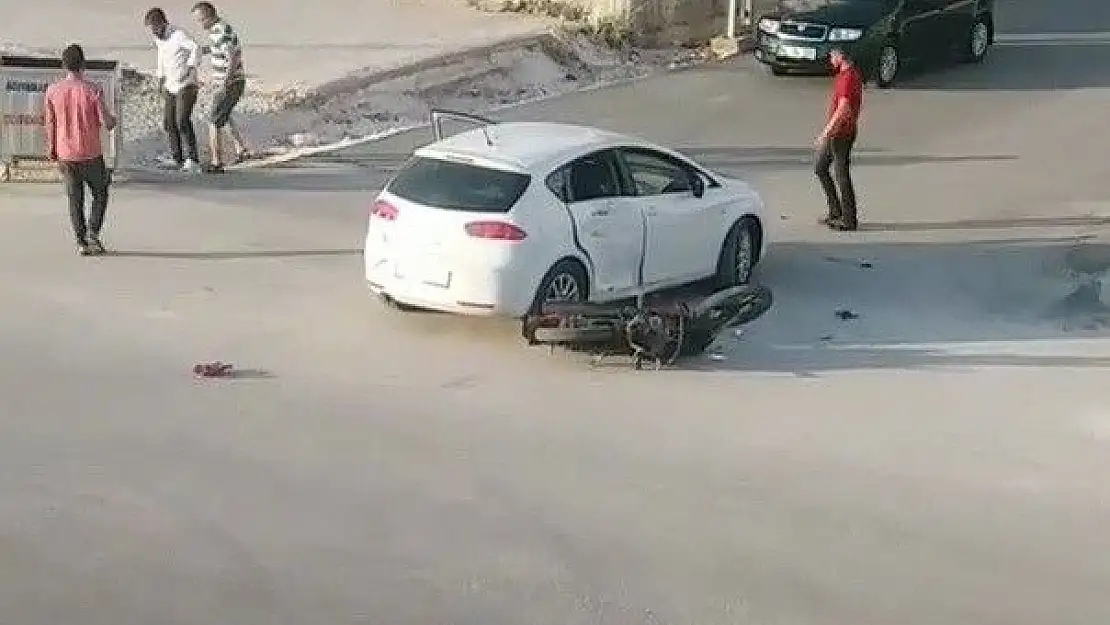 'Otomobil ile motosiklet çarpıştı: 1 yaralı'