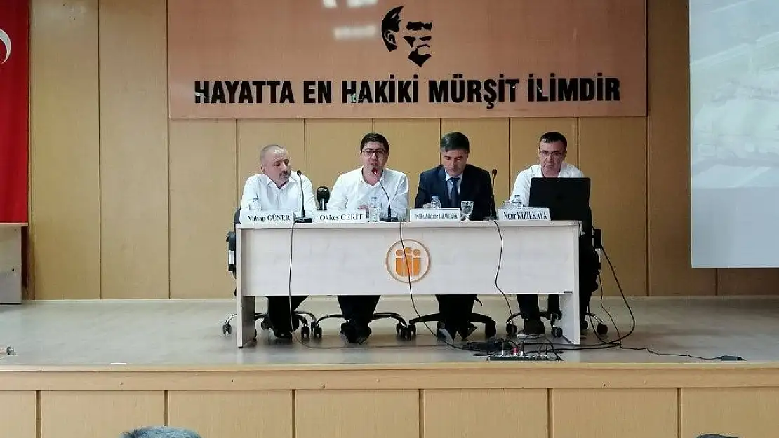 '`Türkiye´de Darbeler, Yerel Basın ve 15 Temmuz´ paneli düzenlendi'