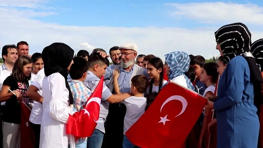 'Elazığlı öğretmenler, şehitler için söyledi'