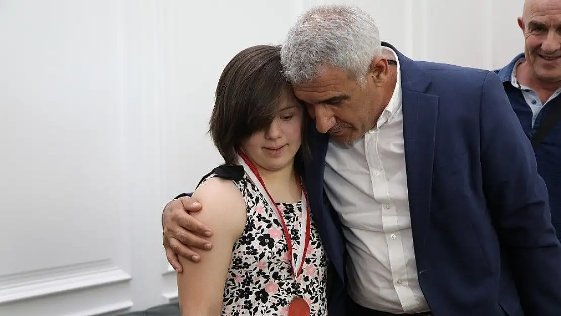'Başkan Güder, şampiyon sporcuları ağırladı'
