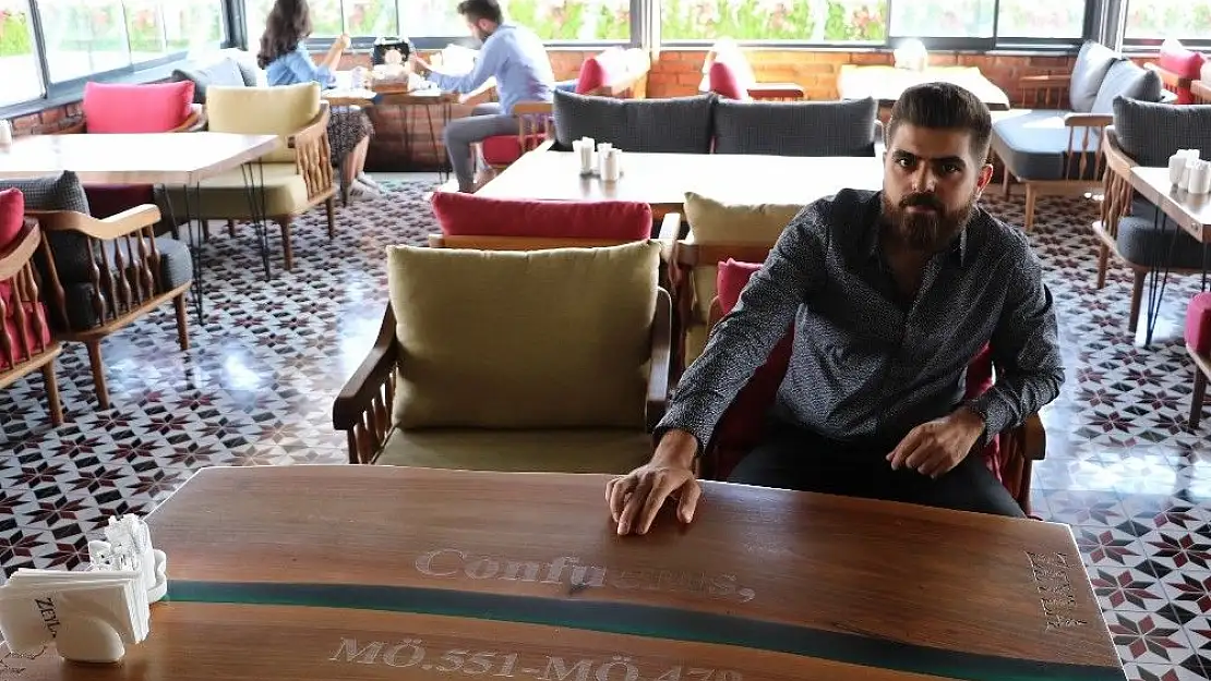 'Bu kafe doyururken eğitiyor'