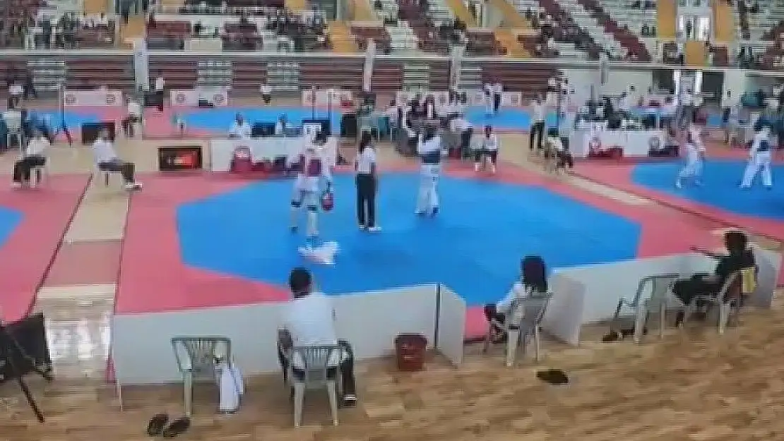 'Tekvando maçında kazananı taş - kağıt - makas belirledi'