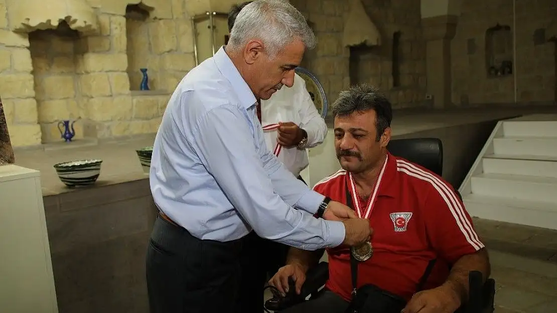 'Başkan Güder´den şampiyon sporcuya kutlama'