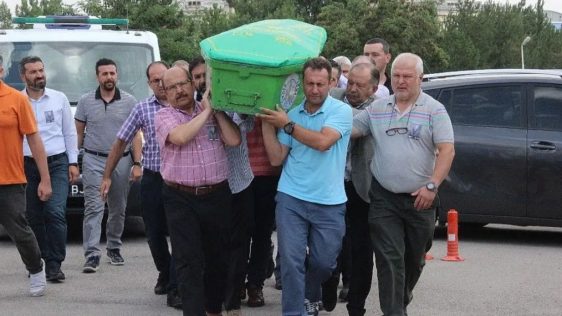 'Kansere yenik düşen profesör gözyaşlarıyla uğurlandı'