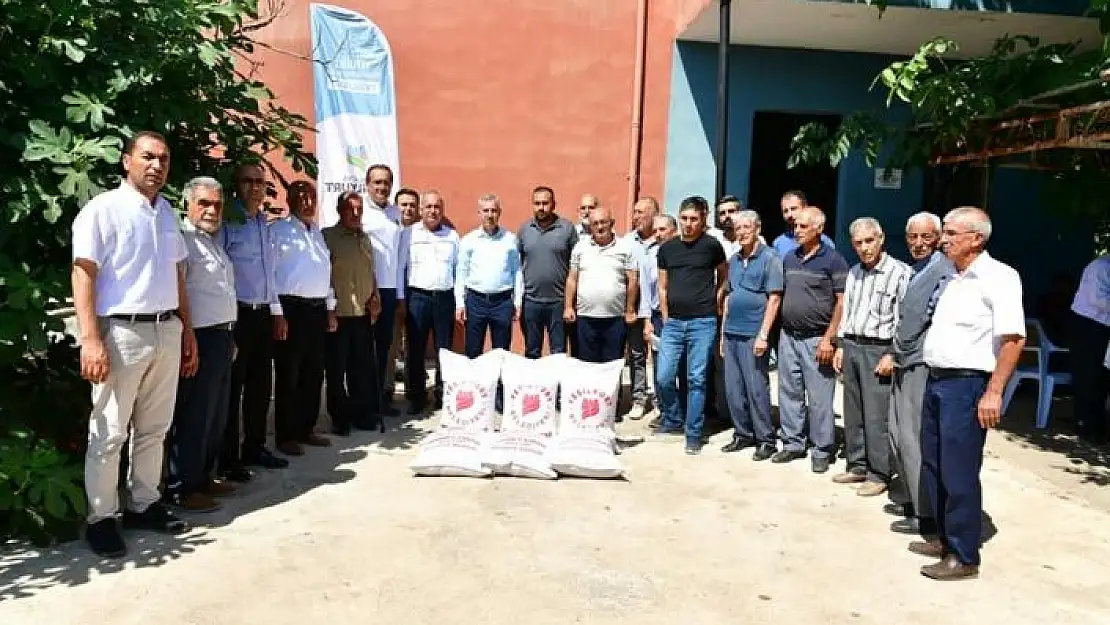 '239 çiftçiye 21 ton arpa'
