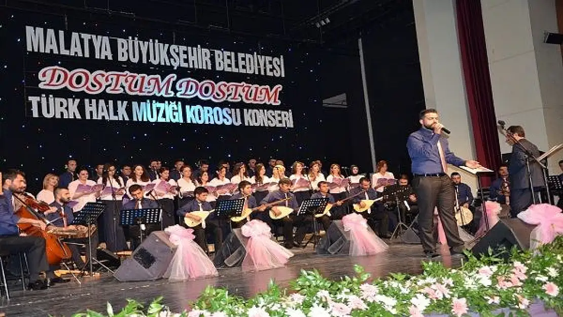 'MEMLEKET TÜRKÜLERİ DOSTUM DOSTUM'' KONSERİ COŞTURDU'''