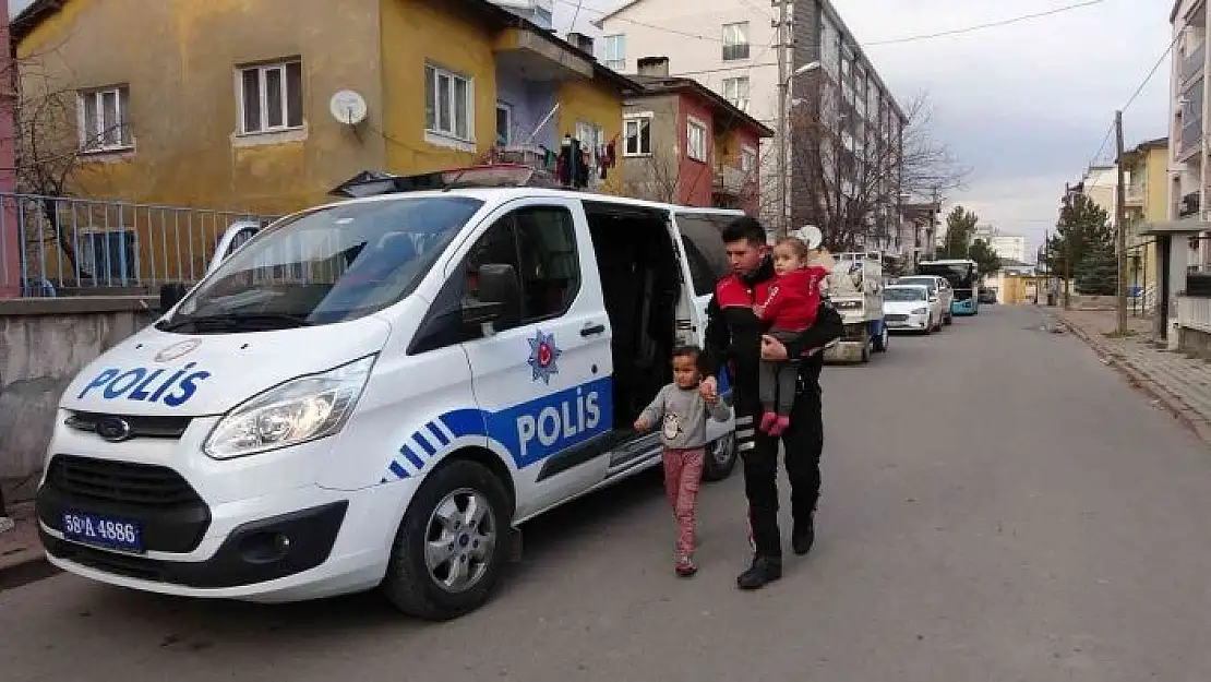 '3 katlı binada yangın çıktı minik çocukları polis ısıttı'