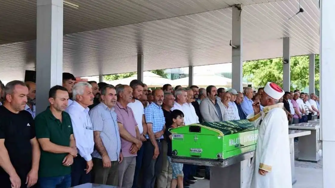 '30 yıllık muhtar kalbine yenik düştü'