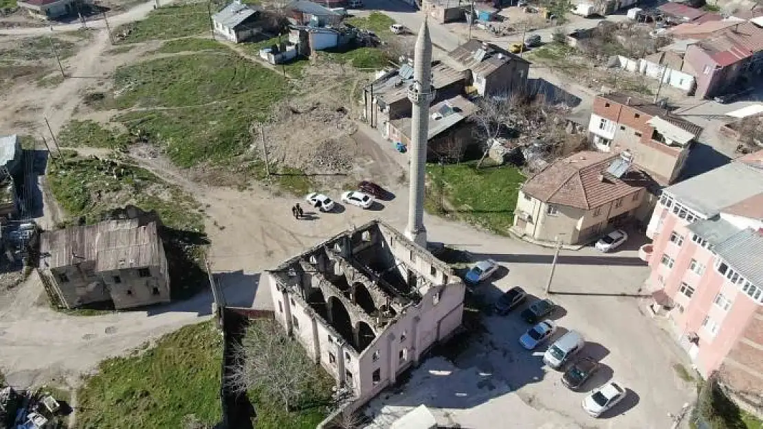 '300 yıllık cami bakımsızlıktan harabeye döndü'