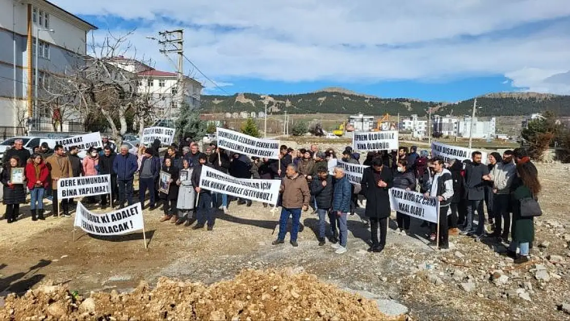 '32 kişinin hayatını kaybettiği binanın müteahhidine tepki'