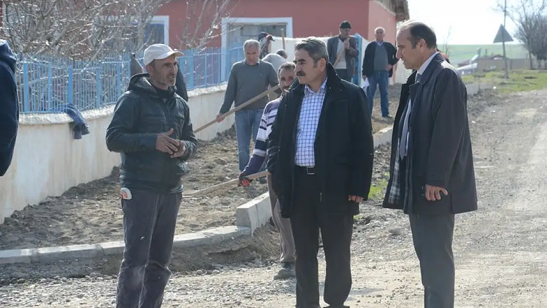 ARGUVAN'DA YOL VE KALDIRIM ÇALIŞMALARI SÜRÜYOR