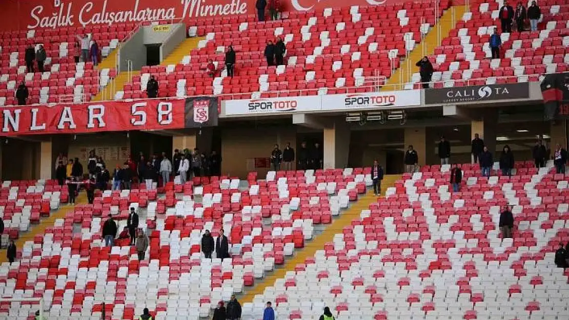 '4 Eylül Stadyumu´nda maça taraftar ilgi göstermedi'