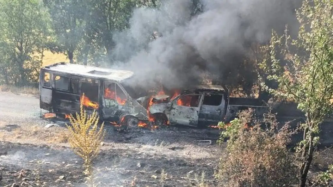 '4 kişinin yaralandığı kaza sonrası araçlar alev alev yandı'