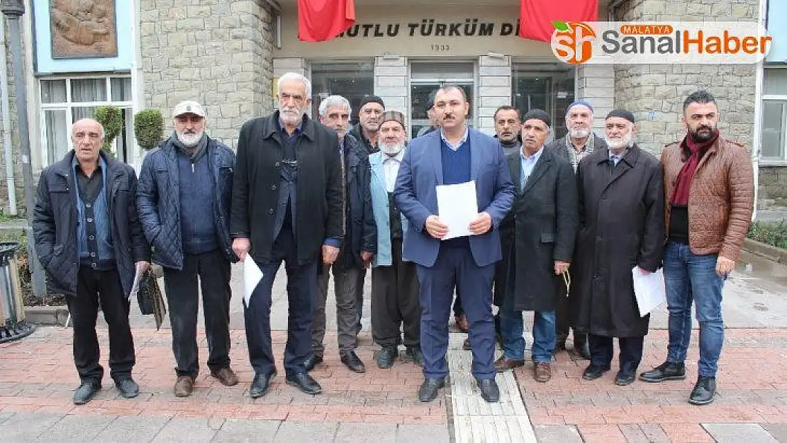 4 yıldır köydeki evine elektrik bağlanmayınca basın açıklaması yaptı
