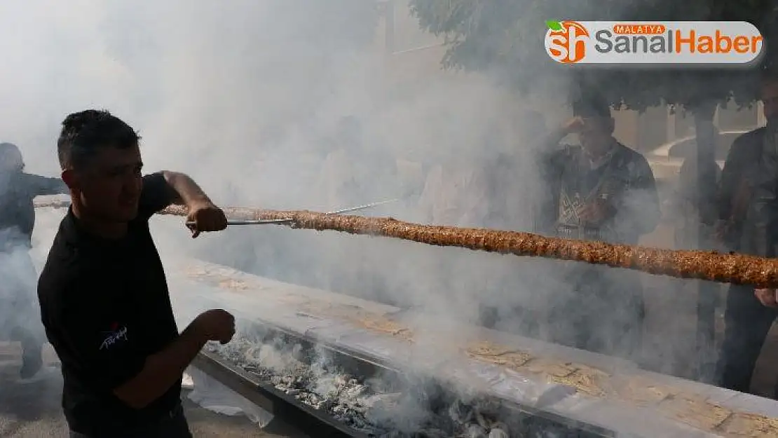 46 metrelik kebap saniyeler içinde tüketildi