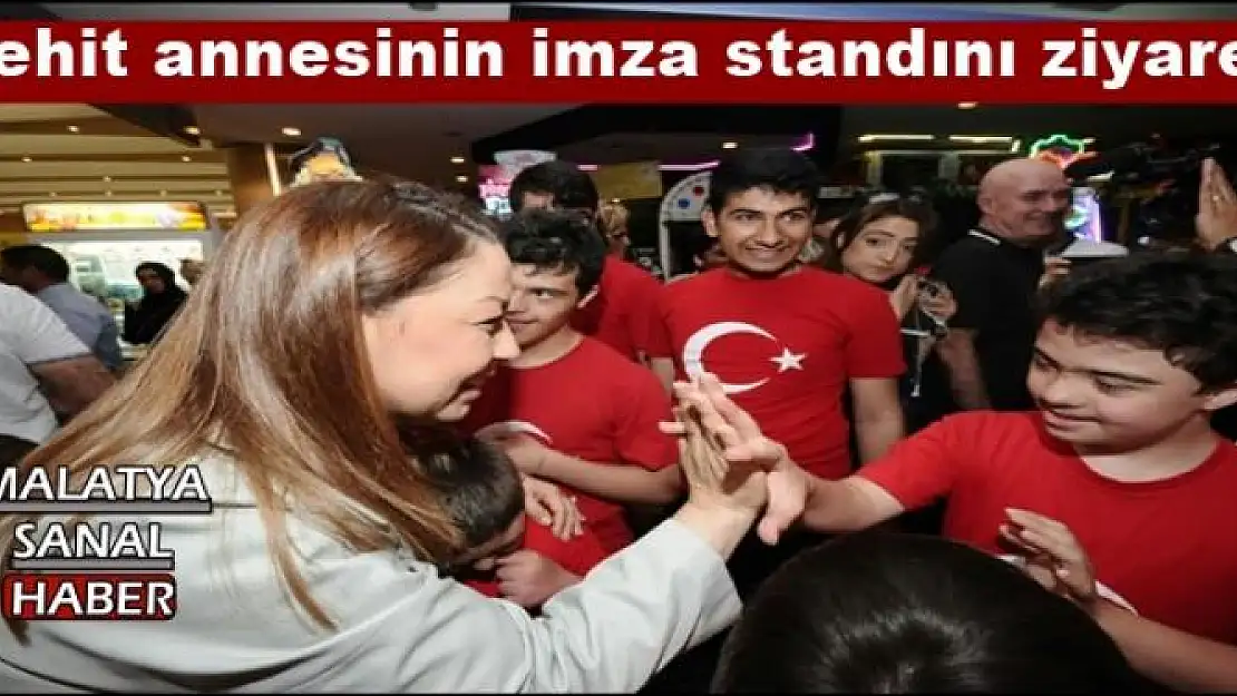 Çalık Şehit annesinin imza standını ziyaret etti