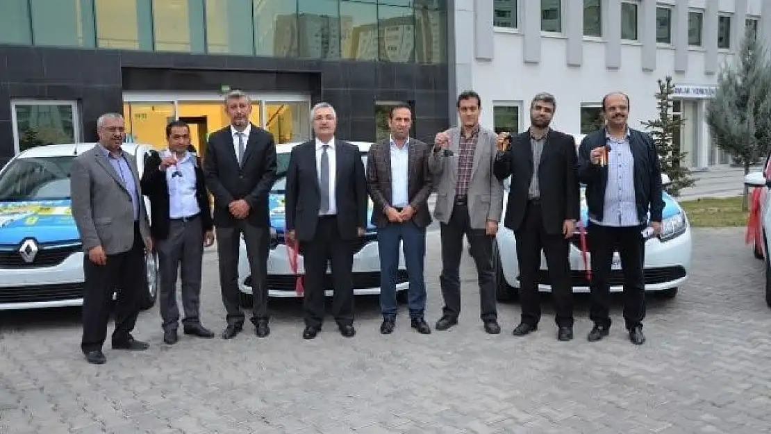 ESENLİK TALİHLİLERİN ANAHTARLARINI TESLİM ETTİ