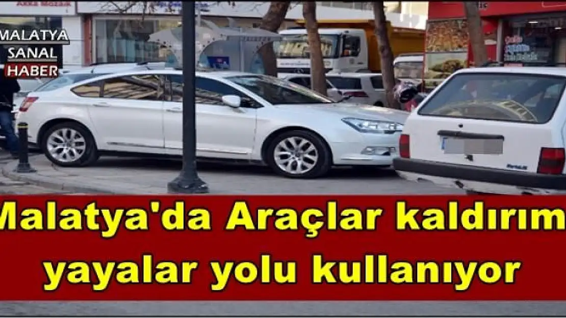 Malatya'da Araçlar kaldırımı  yayalar yolu kullanıyor