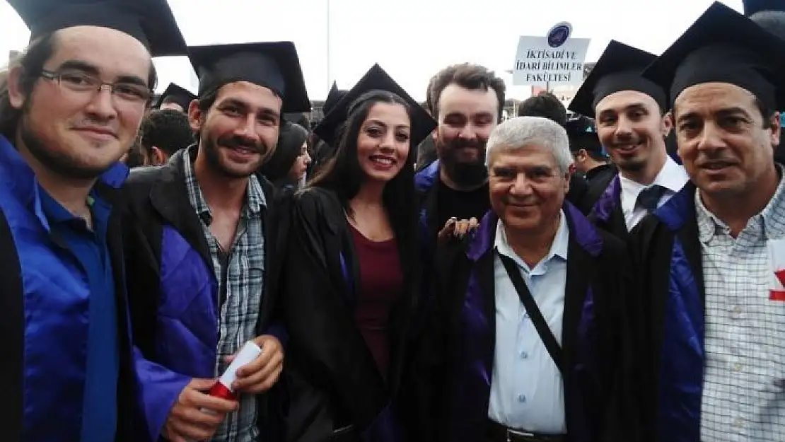 '70 yaşında birincilikle bitirdiği üniversitede yüksek lisans yaptı'