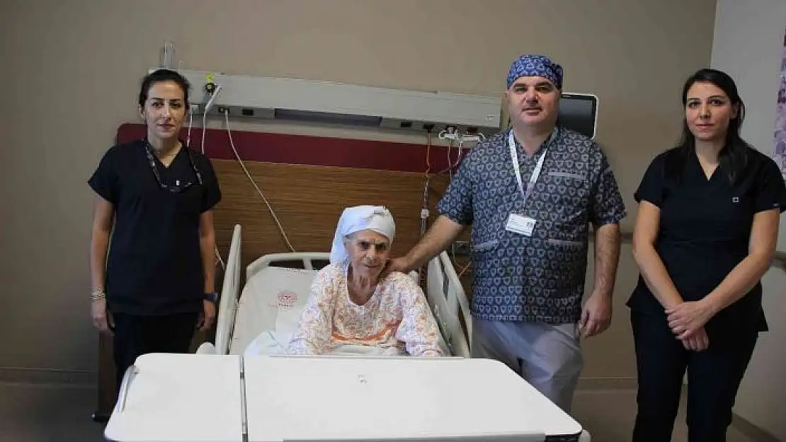 '70 yaşındaki hasta akım yönlendirici stent ile sağlığına kavuştu'