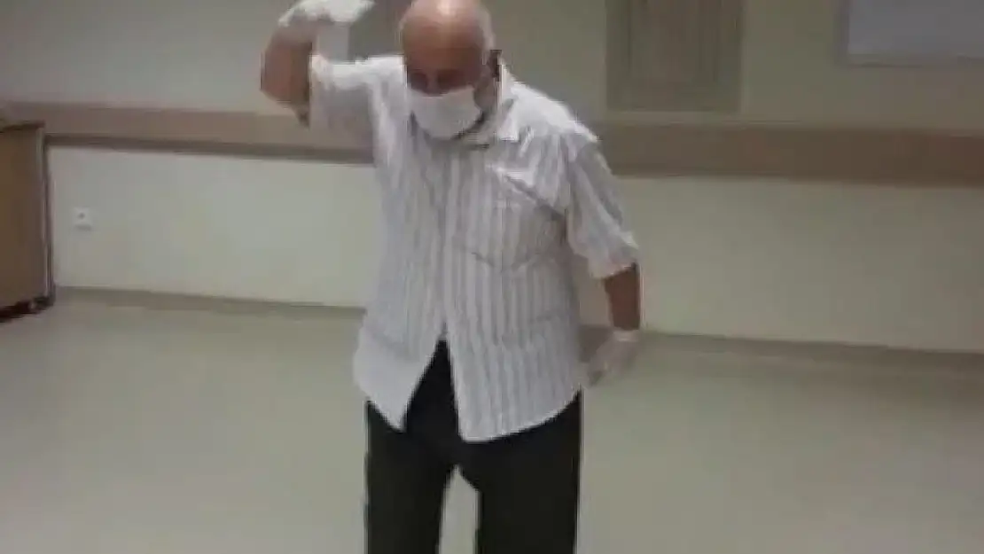 '75 yaşındaki Covid-19 hastası böyle taburcu oldu'